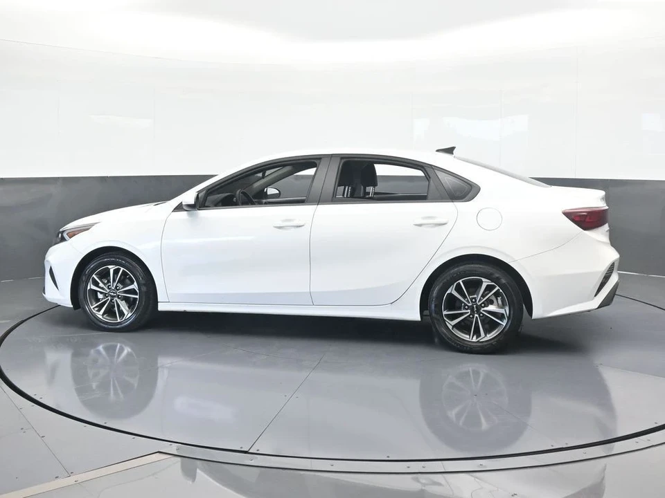 2024 Kia Forte - Image 3 of 12