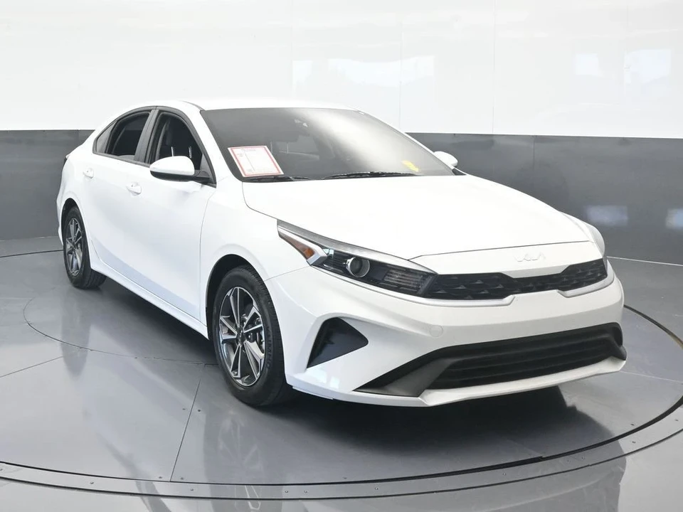 2024 Kia Forte - Image 9 of 12