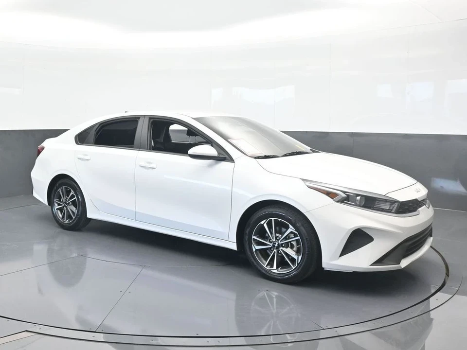 2024 Kia Forte - Image 8 of 12