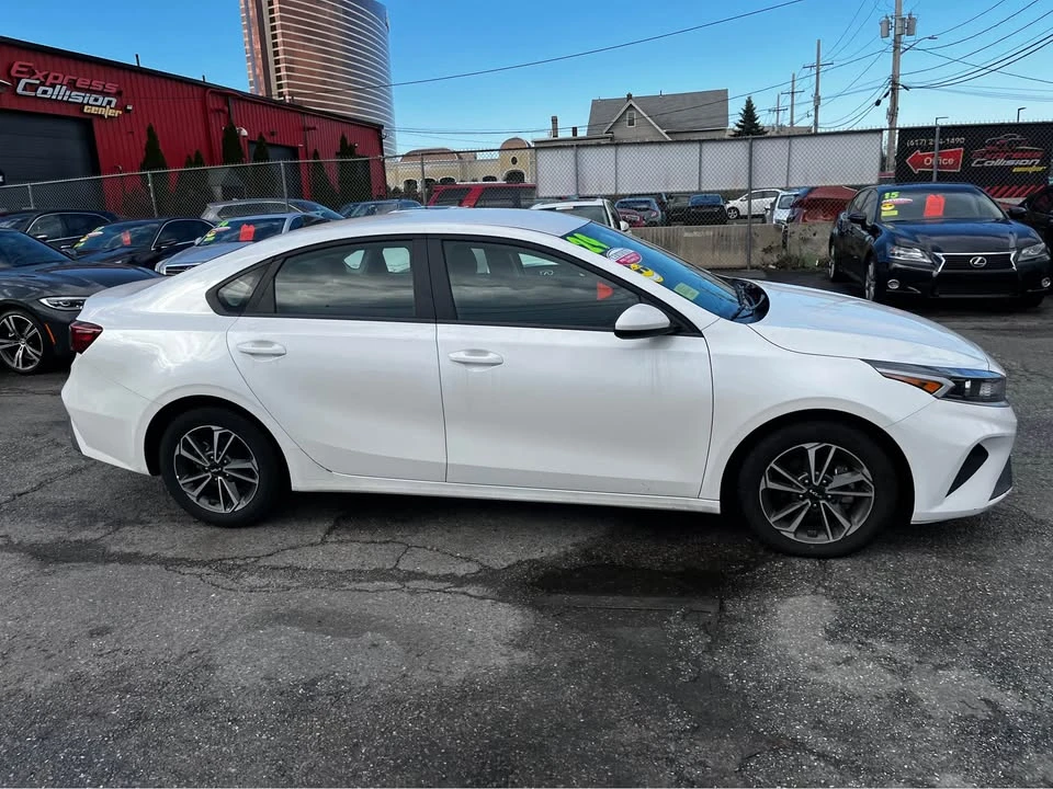 2024 Kia Forte - Image 2 of 9