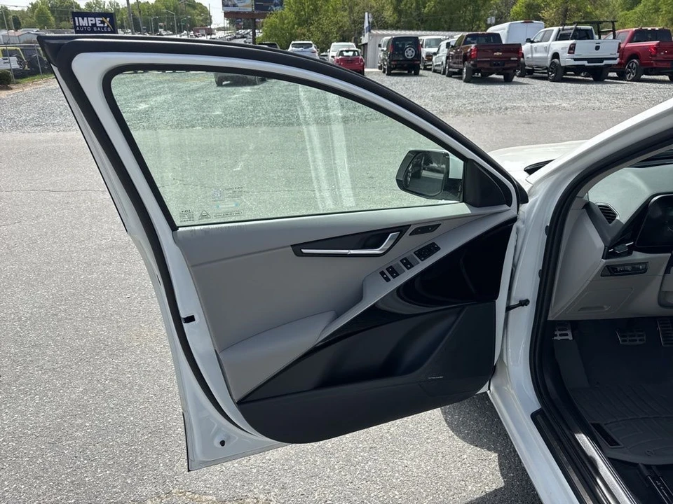 2024 Kia Niro - Image 23 of 31