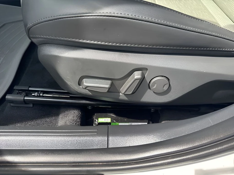 2024 Kia Niro - Image 10 of 31