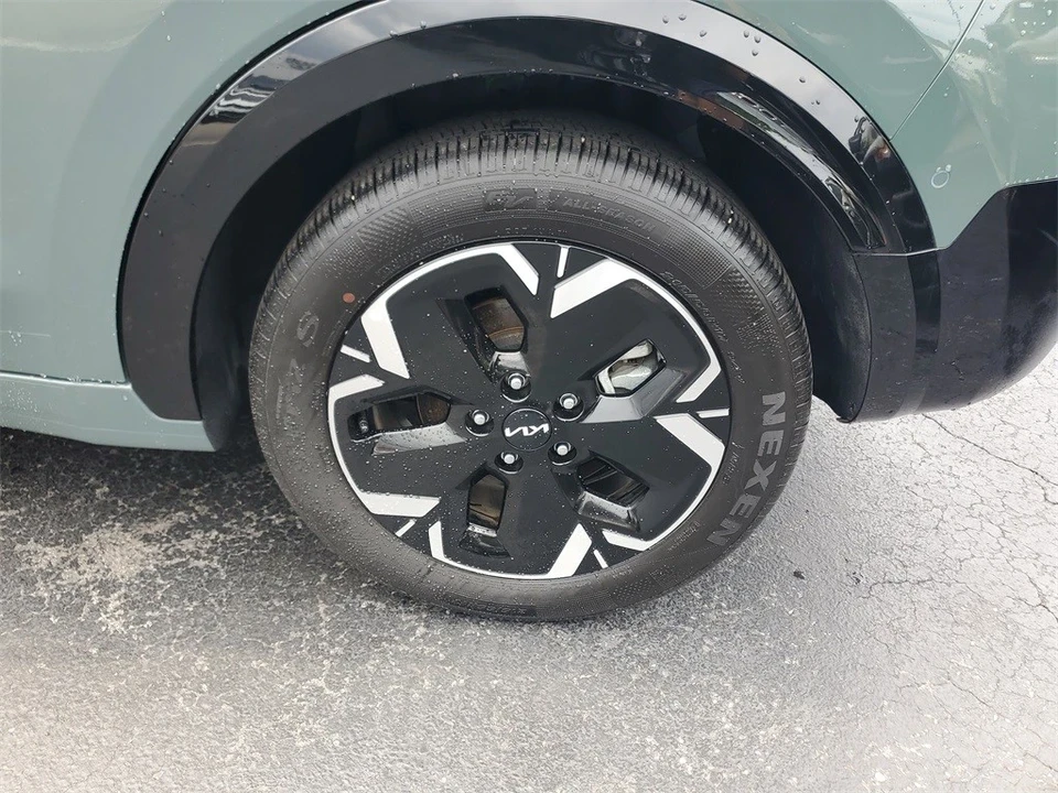 2024 Kia Niro - Image 9 of 21