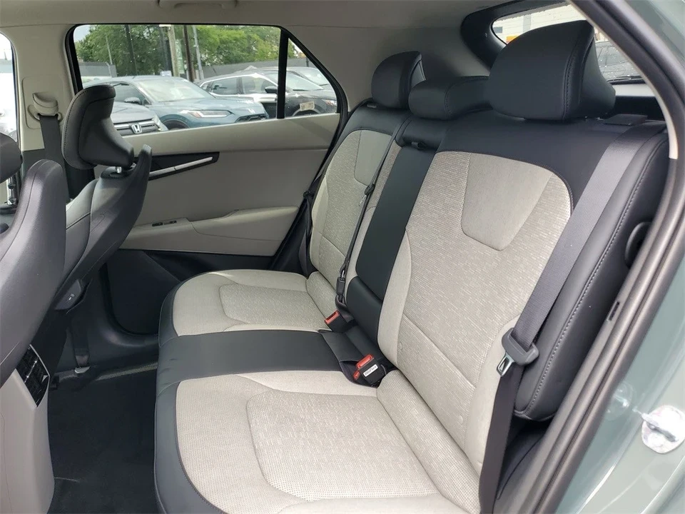 2024 Kia Niro - Image 10 of 21