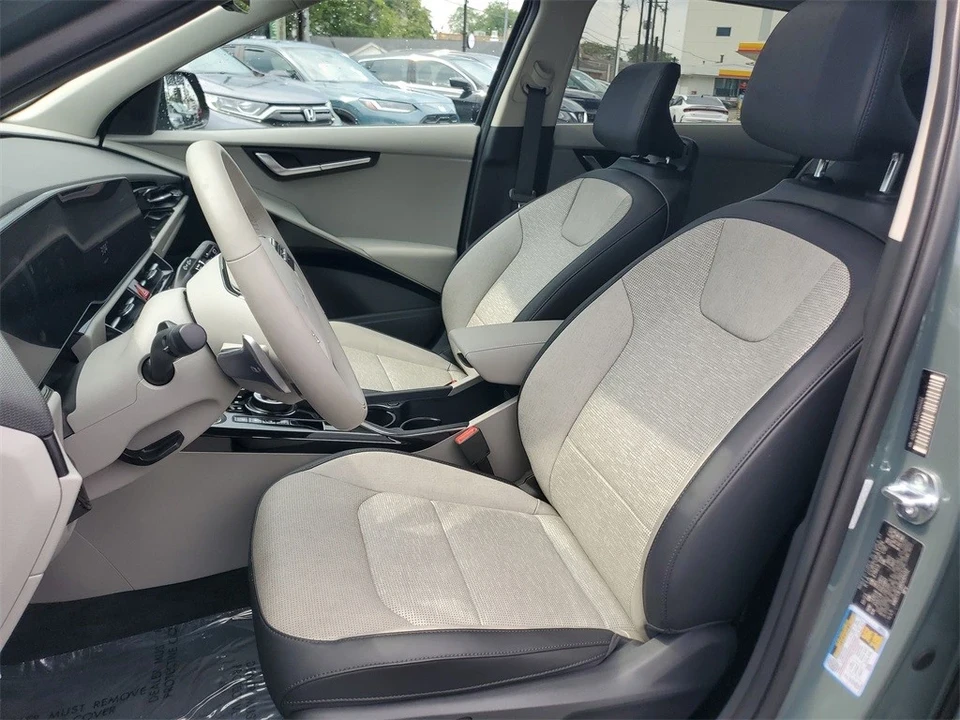 2024 Kia Niro - Image 16 of 21