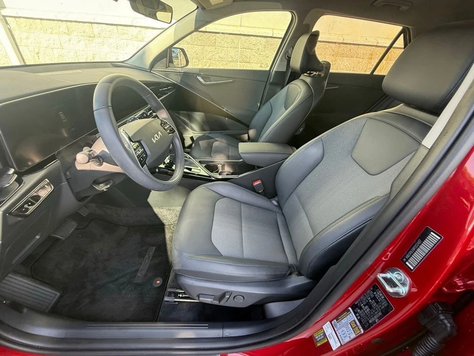 2024 Kia Niro - Image 10 of 12