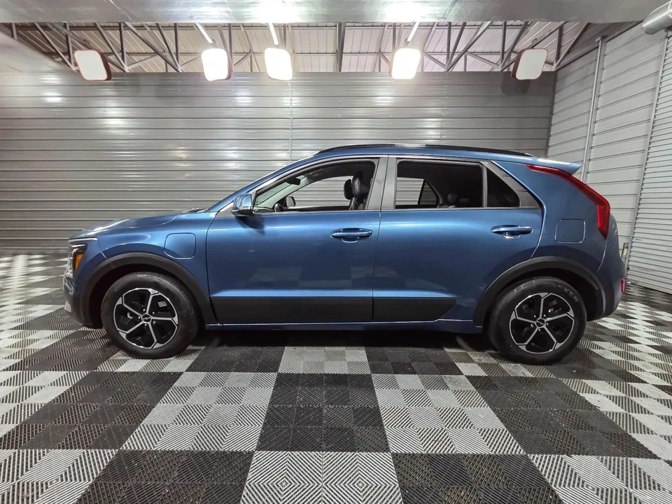 2024 Kia Niro - Image 8 of 12