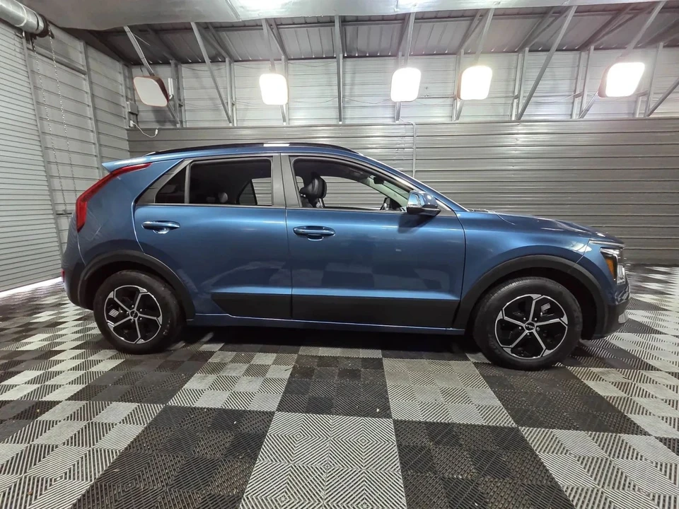 2024 Kia Niro - Image 9 of 12