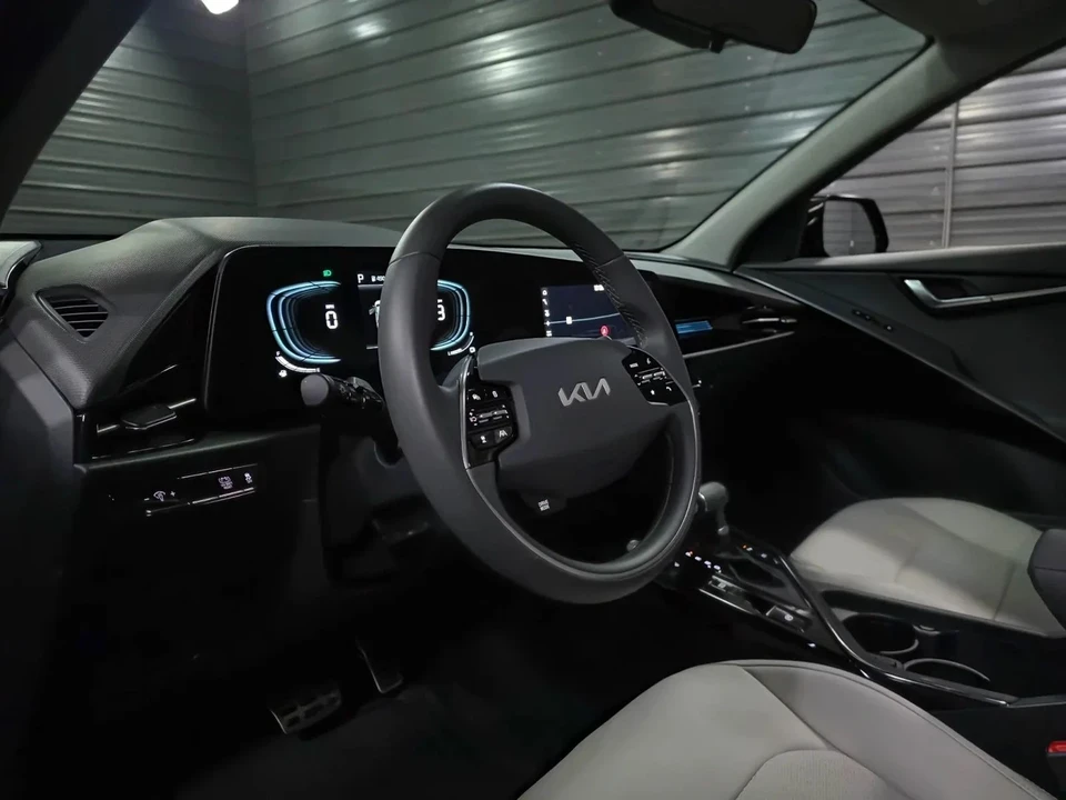 2024 Kia Niro - Image 10 of 12