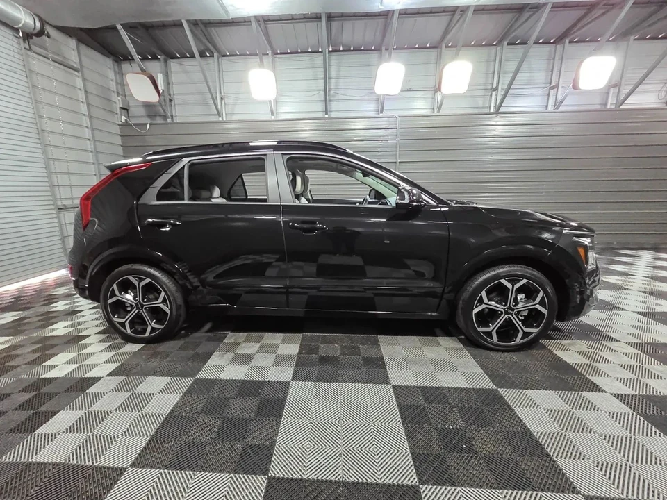 2024 Kia Niro - Image 9 of 12