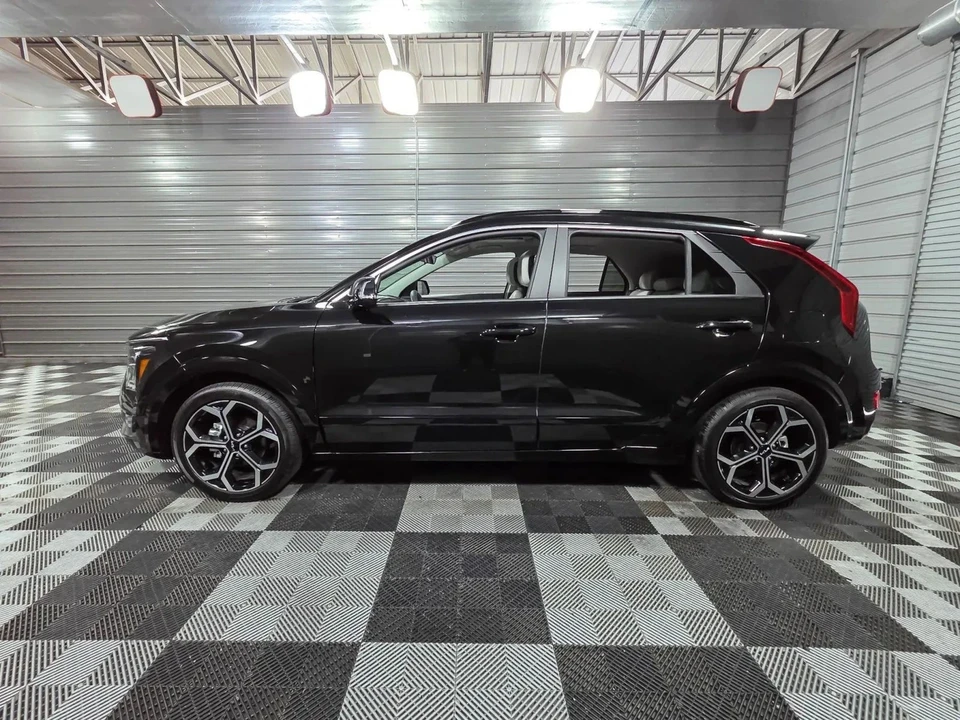 2024 Kia Niro - Image 8 of 12
