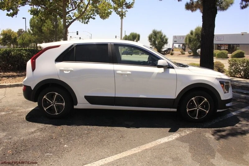 2024 Kia Niro - Image 4 of 20