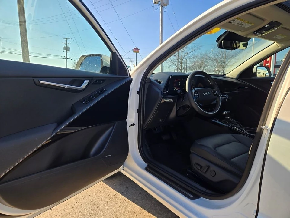 2024 Kia Niro - Image 9 of 12