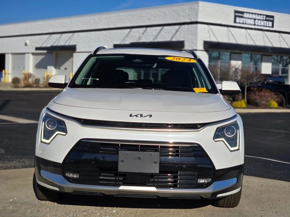 2024 Kia Niro - Image 2 of 12