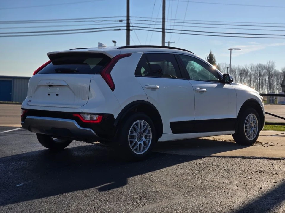 2024 Kia Niro - Image 7 of 12