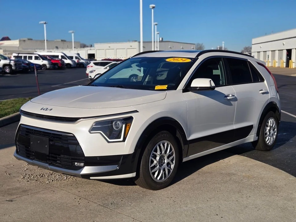 2024 Kia Niro - Image 3 of 12