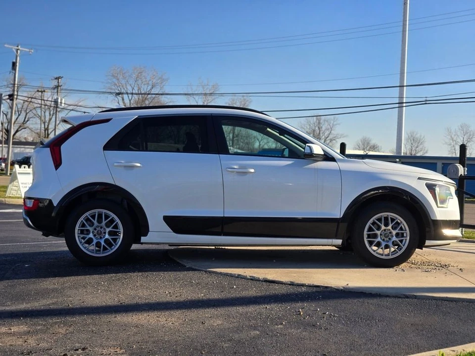 2024 Kia Niro - Image 8 of 12