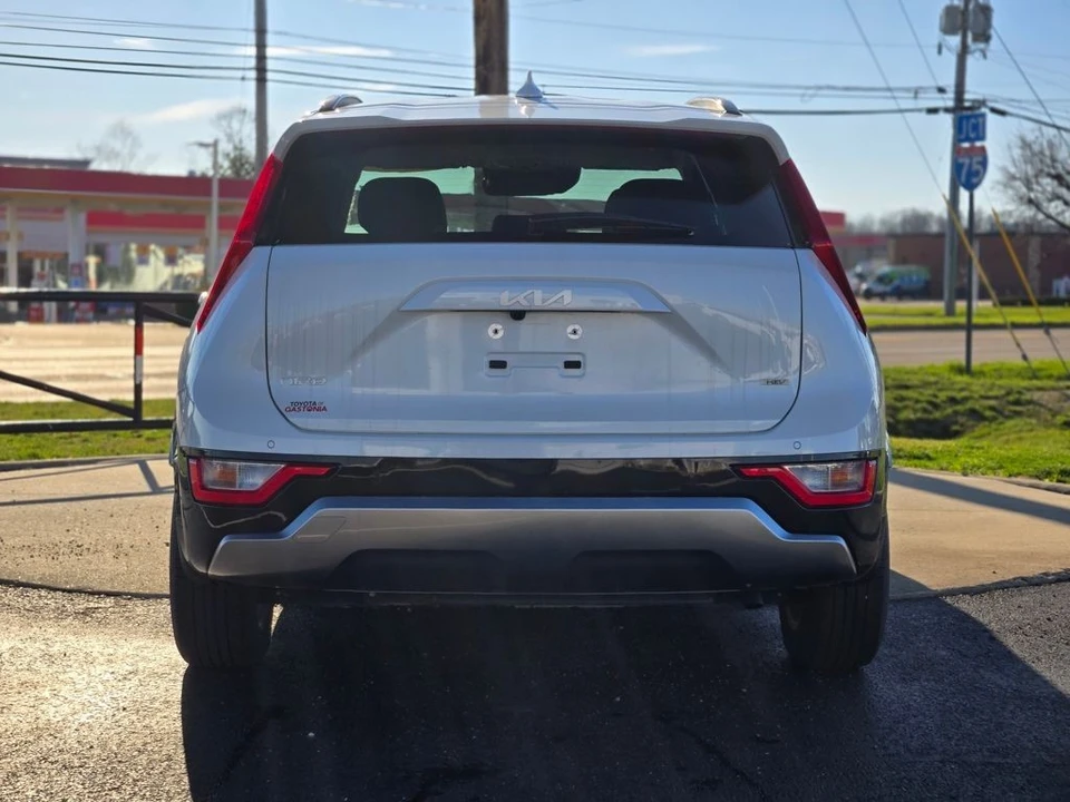 2024 Kia Niro - Image 6 of 12