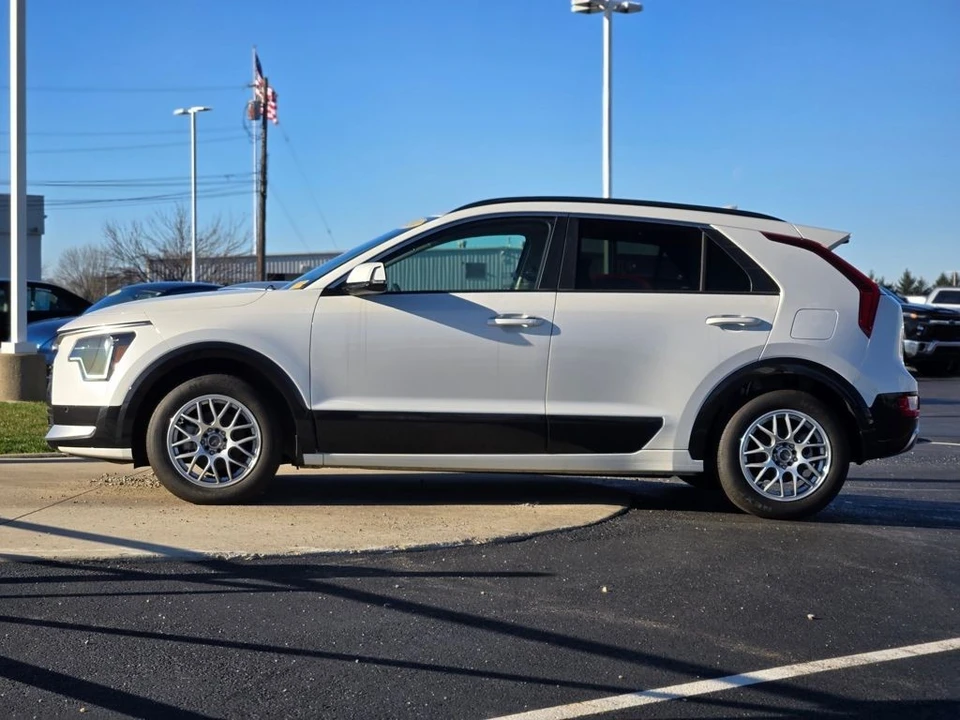 2024 Kia Niro - Image 4 of 12