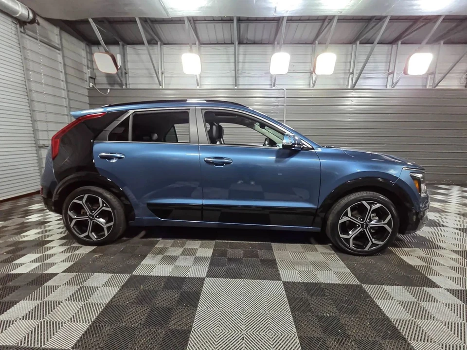 2024 Kia Niro - Image 9 of 12