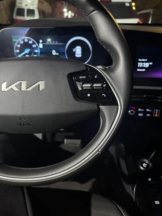 2024 Kia Niro - Image 3 of 4