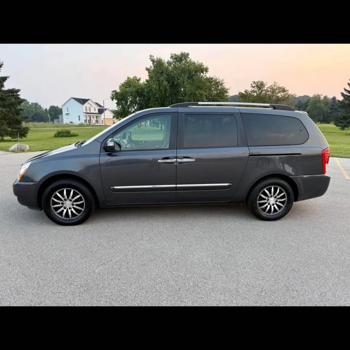 2024 Kia Carnival - Image 2 of 20