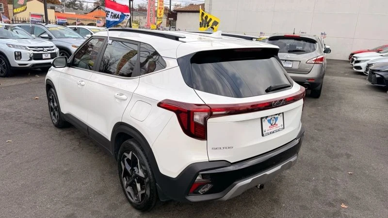 2024 Kia Seltos - Image 5 of 12