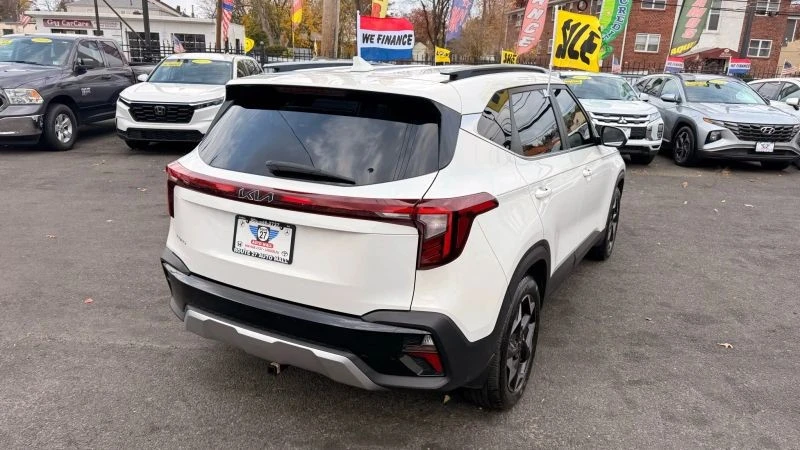 2024 Kia Seltos - Image 7 of 12