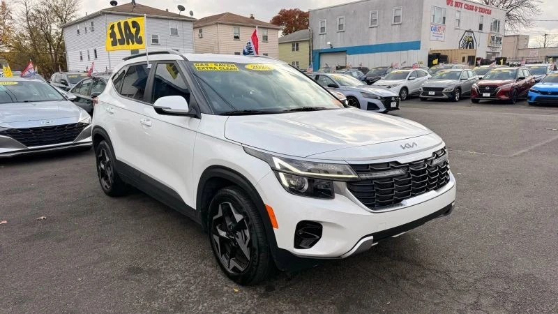 2024 Kia Seltos - Image 2 of 12