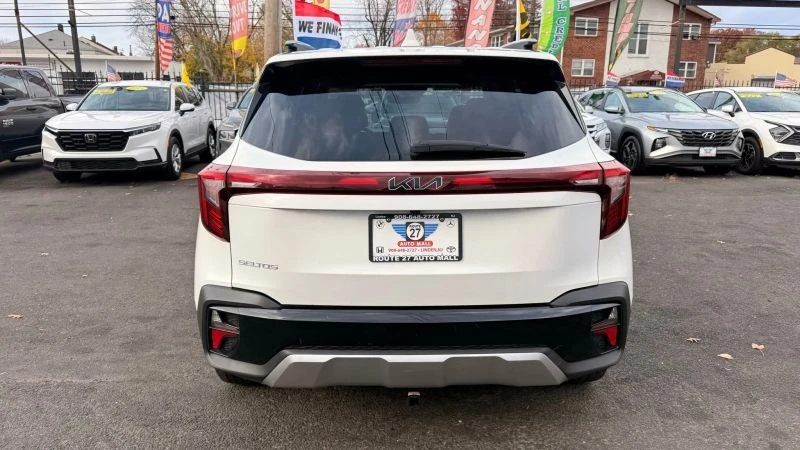 2024 Kia Seltos - Image 6 of 12