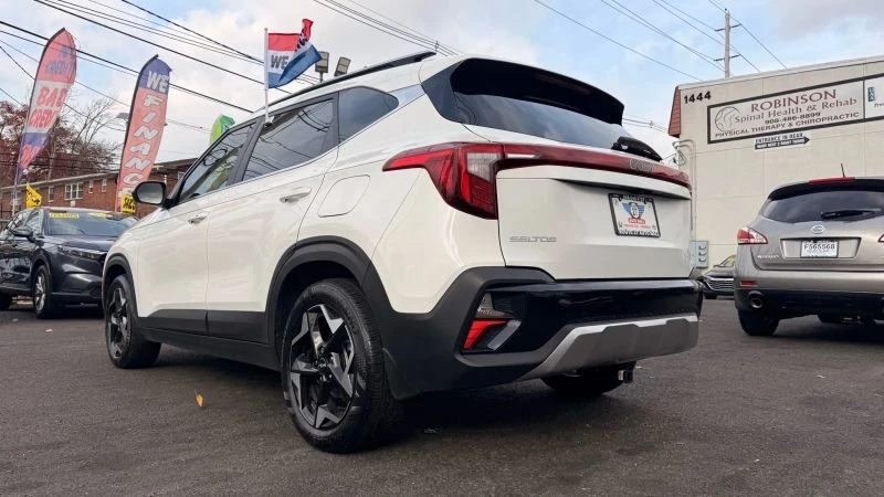 2024 Kia Seltos - Image 8 of 12