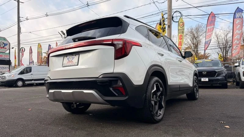 2024 Kia Seltos - Image 9 of 12