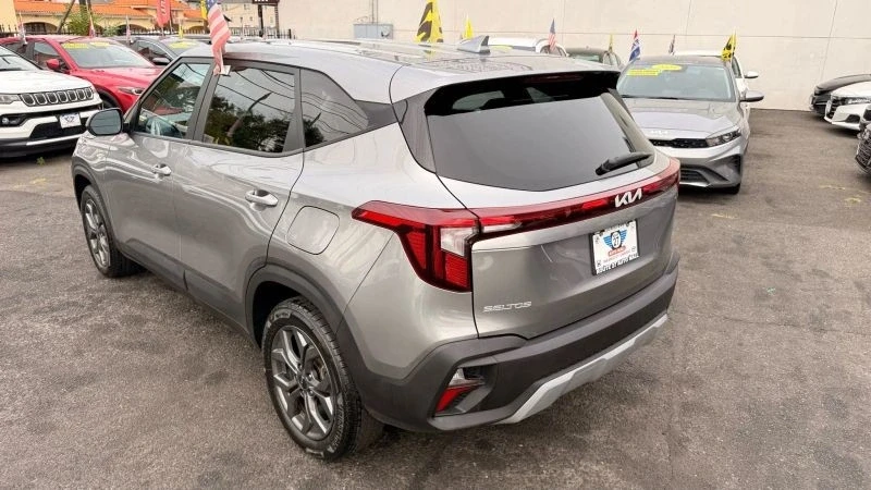 2024 Kia Seltos - Image 5 of 12