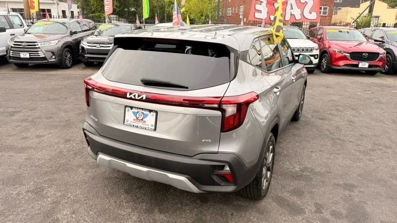 2024 Kia Seltos - Image 7 of 12
