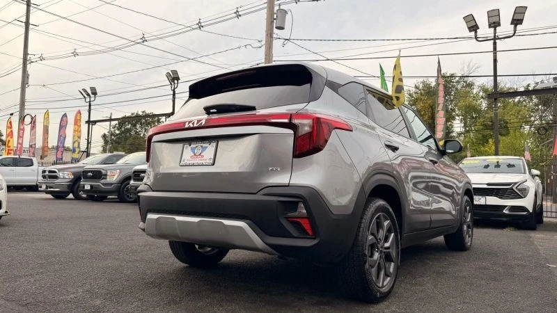 2024 Kia Seltos - Image 8 of 12