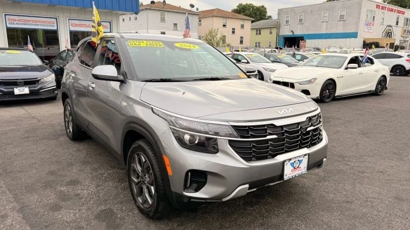 2024 Kia Seltos - Image 2 of 12