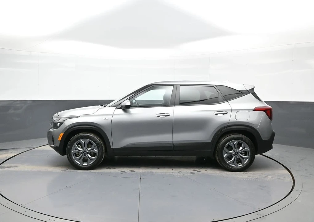 2024 Kia Seltos - Image 9 of 12
