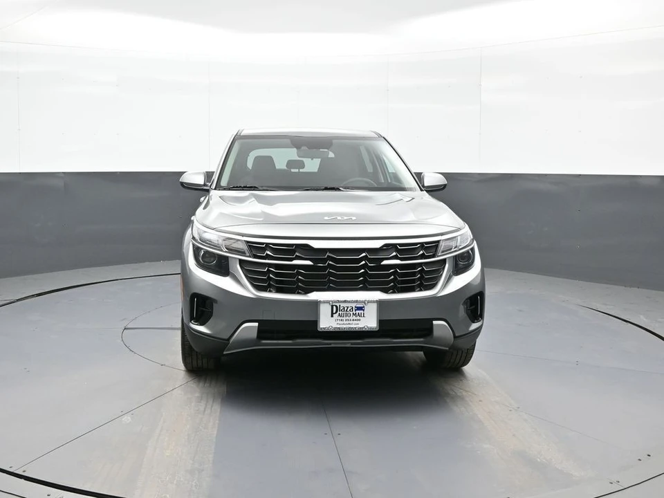 2024 Kia Seltos - Image 2 of 12