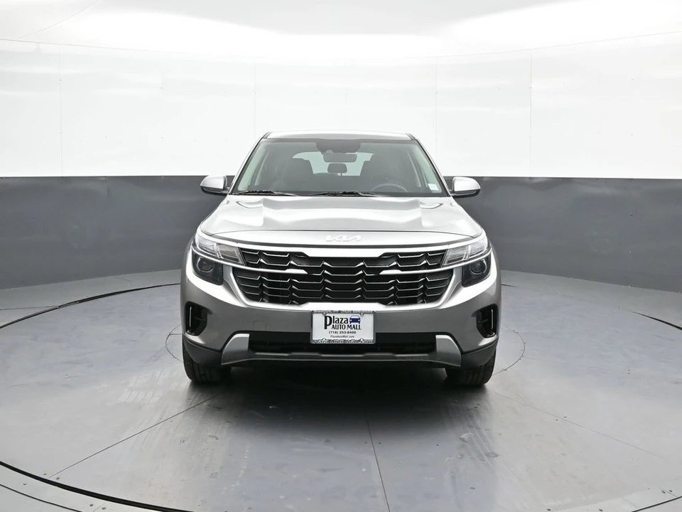 2024 Kia Seltos - Image 2 of 12