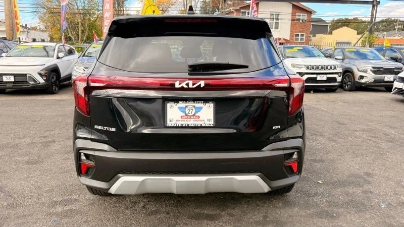 2024 Kia Seltos - Image 6 of 12