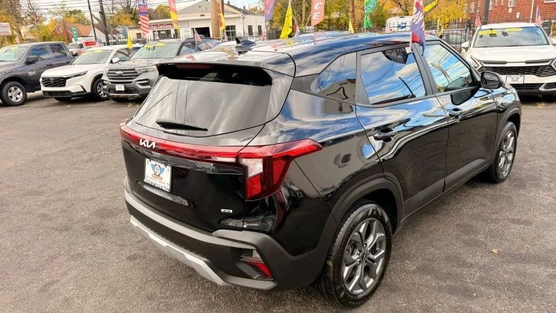 2024 Kia Seltos - Image 9 of 12