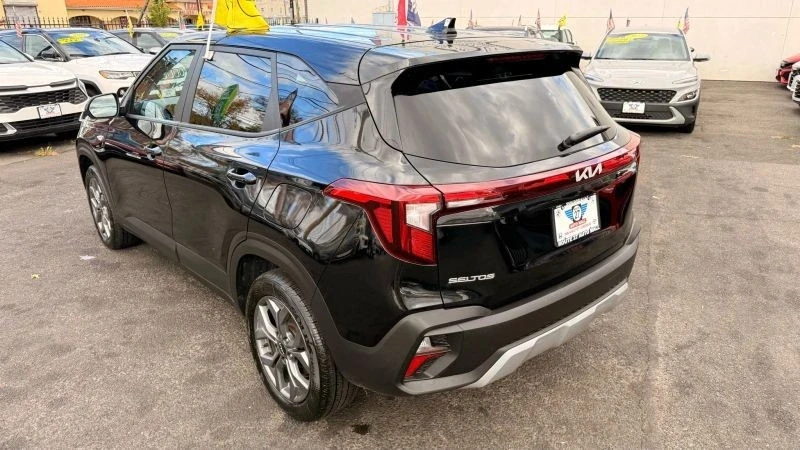 2024 Kia Seltos - Image 5 of 12