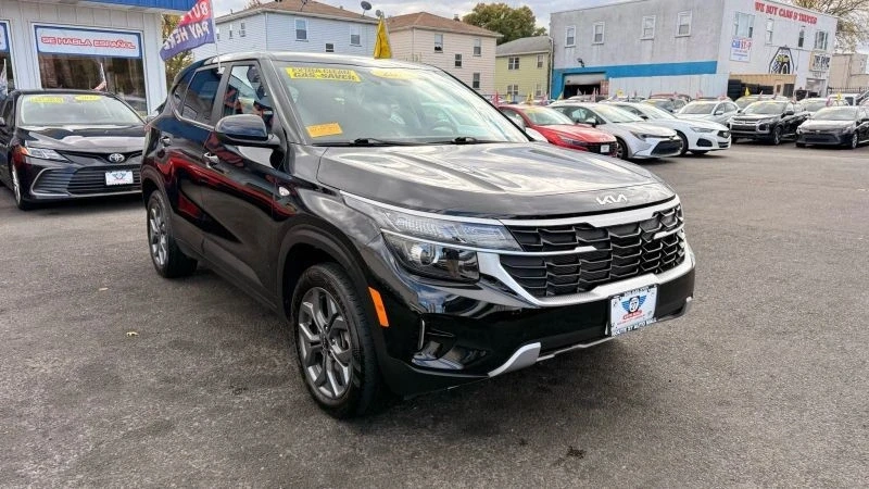 2024 Kia Seltos - Image 2 of 12
