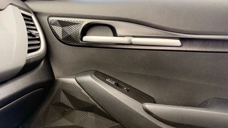 2024 Kia Seltos - Image 8 of 12