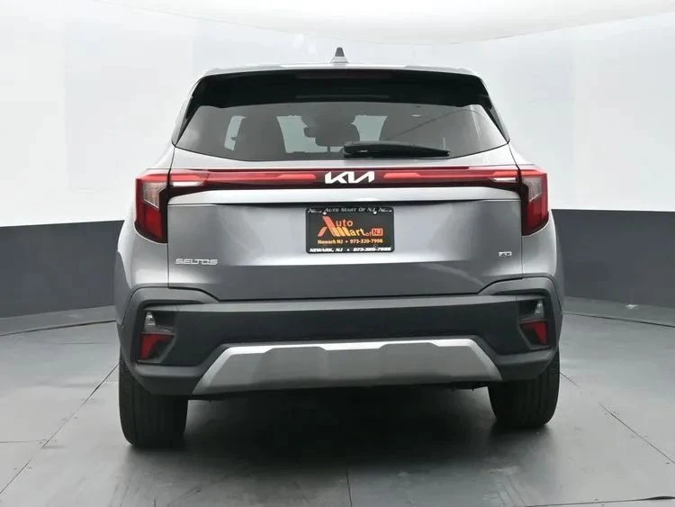 2024 Kia Seltos - Image 8 of 12