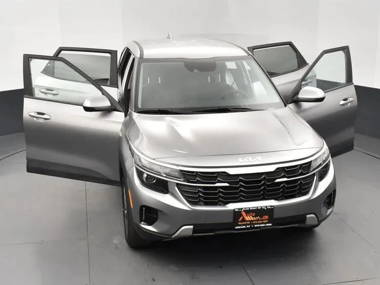 2024 Kia Seltos - Image 10 of 12