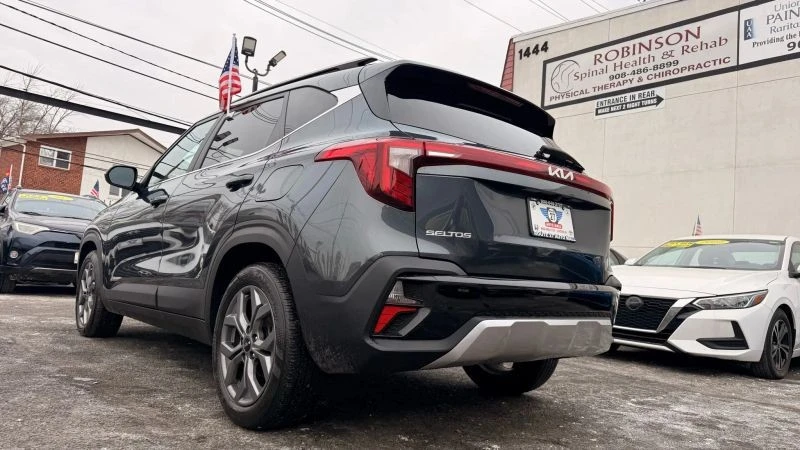 2024 Kia Seltos - Image 8 of 12