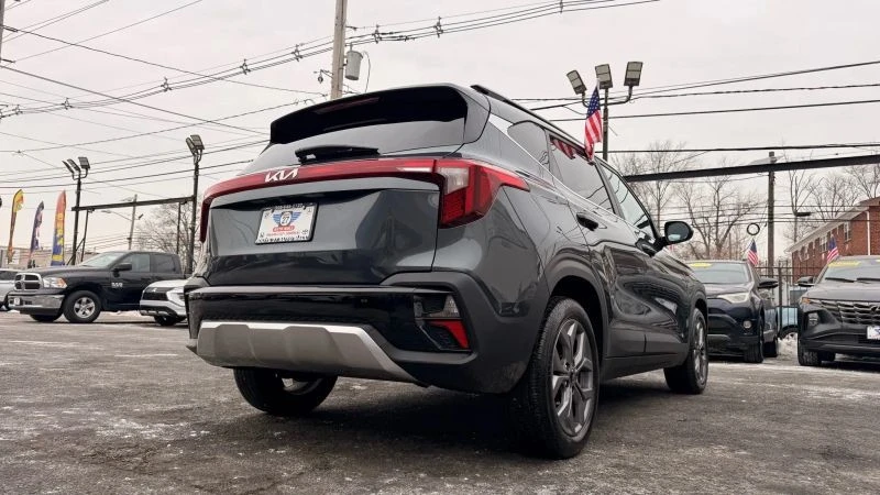 2024 Kia Seltos - Image 9 of 12