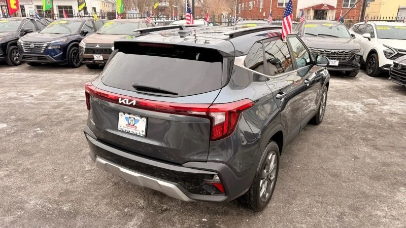 2024 Kia Seltos - Image 7 of 12