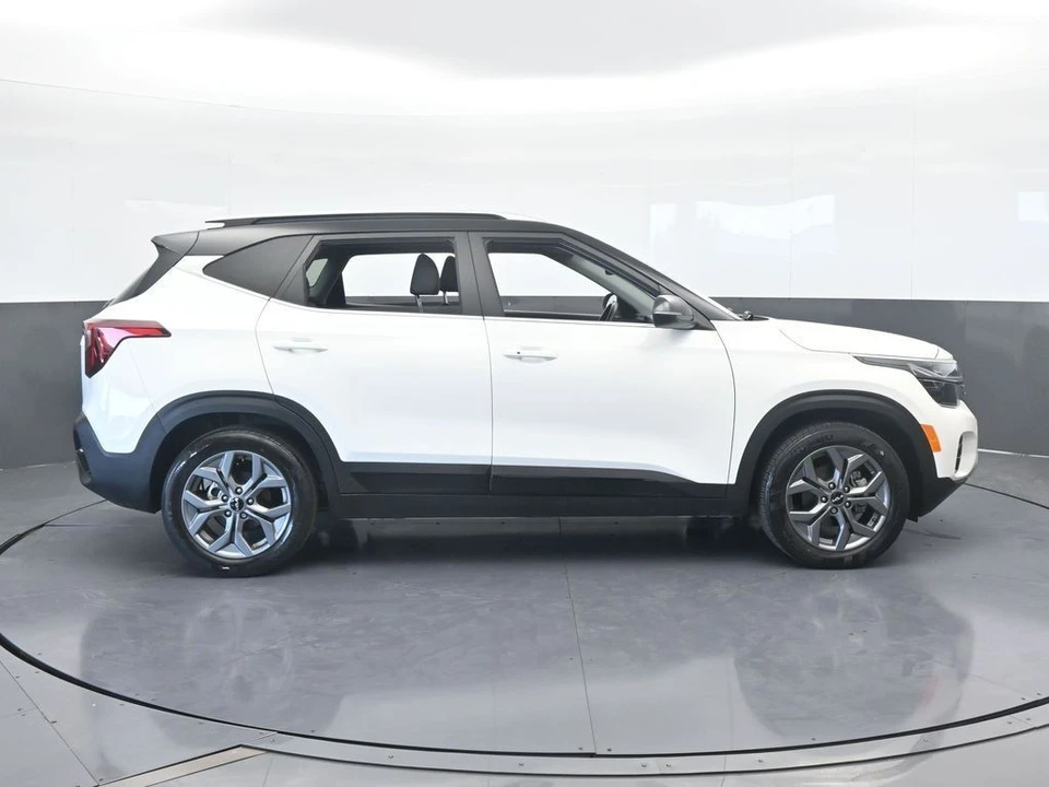 2024 Kia Seltos - Image 7 of 12